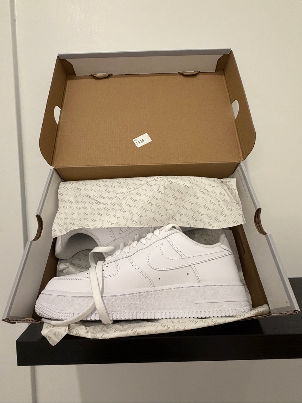 White Low-Top Leather Sneakers for Men - Sleek All-White Design
